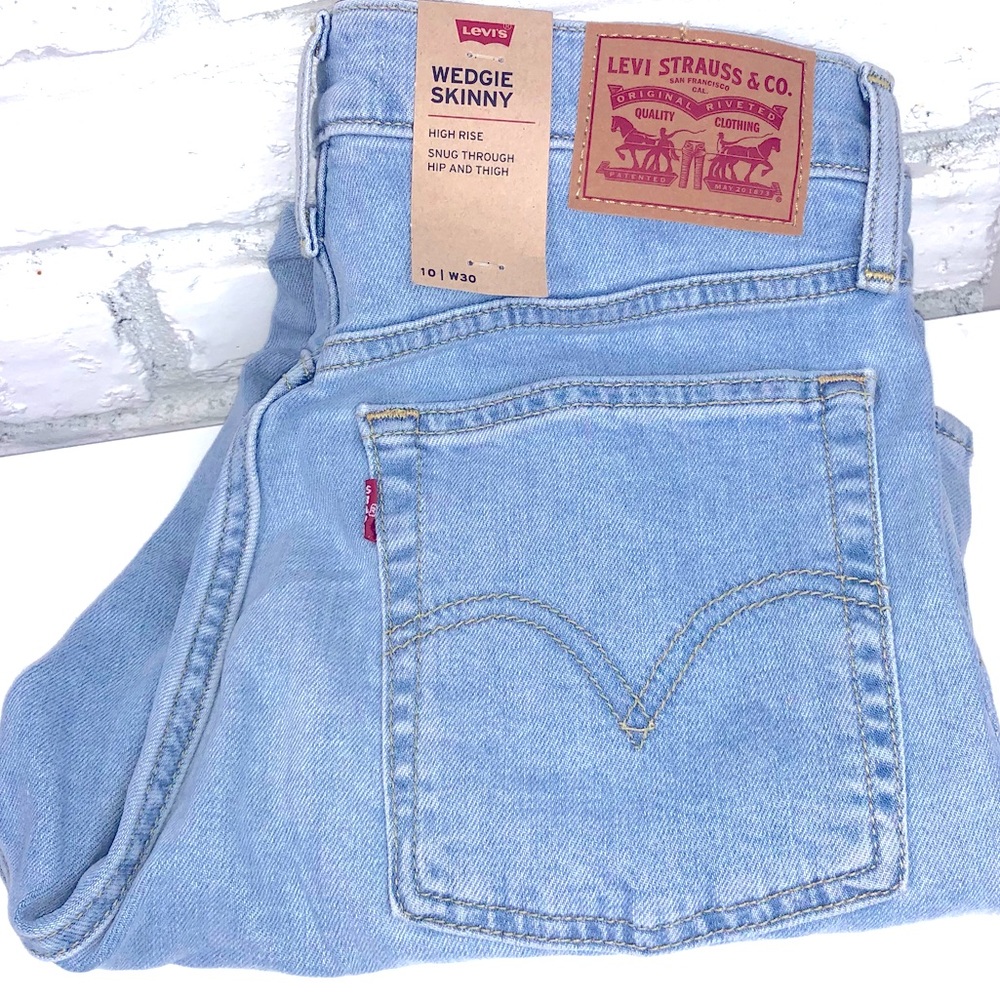 Levi’s light blue Wedgie Skinny button fly 10/ 30